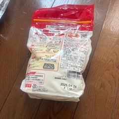 胡椒（ブラックペッパー）の粒、小麦粉、グラタンマカロニの画像