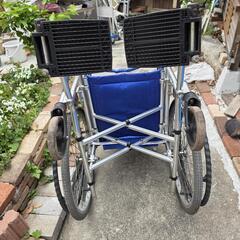 車椅子　青色　介護の画像