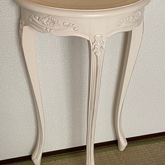 (無料)木製飾りテーブル