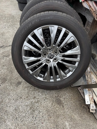 2024年ハリアー60純正19インチ
ホイールタイヤセット