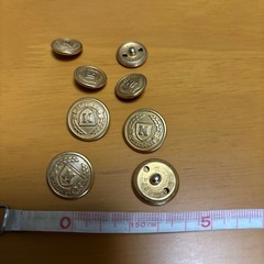 ミキハウス 金ボタンと黒ボタンと透明ボタン12個まとめての画像