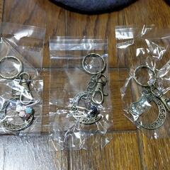 まとめ！多数
キーホルダー　ネックレス　ペンダント
猫　月　鍋敷き　コロコロ財布　がま口　羊毛
パーツ　ねこ　ネコ
ハンドメイド　手作り

パーツ取り　バザーにの画像
