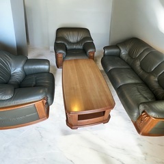 カリモク　ソファ　４点セット　130万で購入したセットです　　　の画像