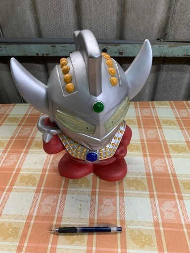 昭和レトロ　RUNA ウルトラマンタロウ特大貯金箱