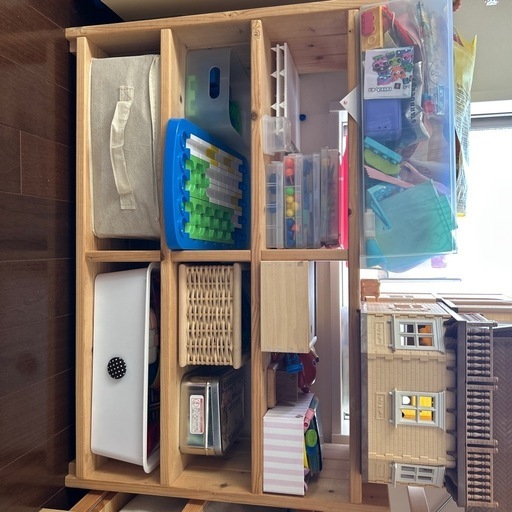 子ども　おもちゃ収納　　棚