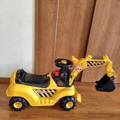 乗って遊ぶショベルカー