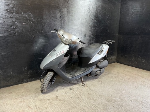 ★支払総額3.0万円★下取り、買取やってます！ 125cc以下なら廃車できます！！スズキ　レッツ2 シルバー 人気のレッツ2！ 2ストのためオイル注ぎ足すだけ！ サイスタ付き！ コンビブレーキ！