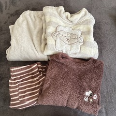 フリース　パジャマ　140
