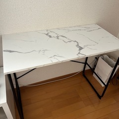 美品　大理石柄　PCデスク