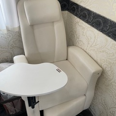 リクライニングソファ(ネイルサロンにて使用)の画像