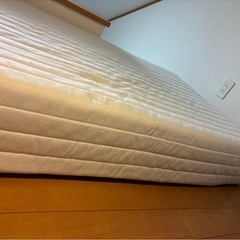 ベッド(マットレス、シーツ、すのこ付き)の画像