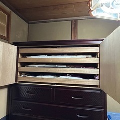 鎌倉彫のタンスの画像