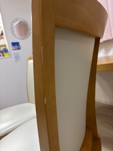 ダイニングテーブルと回転椅子2脚