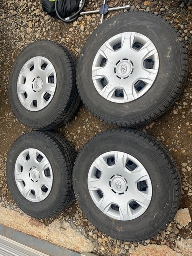 195/80R15 ウィンターマックスSV01 21年バリ溝!ハイエース純正 195/80R15 ウィンターマックスSV01 21年バリ溝!ハイエース純正