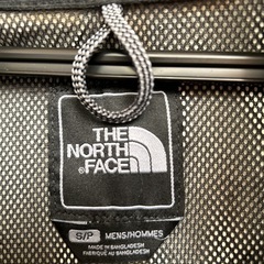 【交渉中】THE NORTH FACE 黒　ウィンドブレーカー　Mサイズ　【内側に難あり】の画像