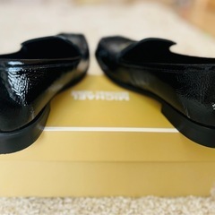 新品 MICHAEL Michael Kors エナメルローファー 黒 マイケル