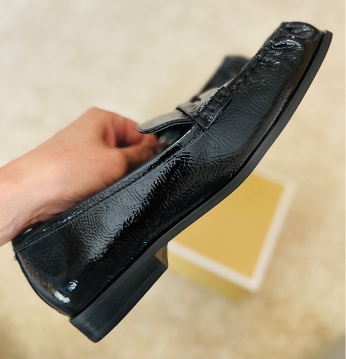 新品 MICHAEL Michael Kors エナメルローファー 黒 マイケル