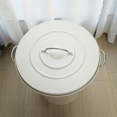 KNODD クノッド　40L ふた付きゴミ箱　白　ホワイトの画像