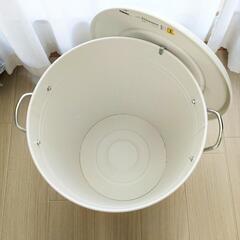 KNODD クノッド　40L ふた付きゴミ箱　白　ホワイトの画像