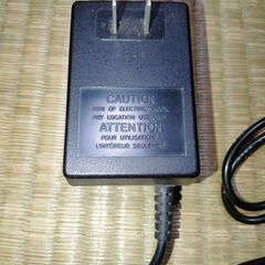 東芝クリーナー用充電アダプター　DC5.1V 0.85A　中古　送料が高いので取りにこれる方限定の画像