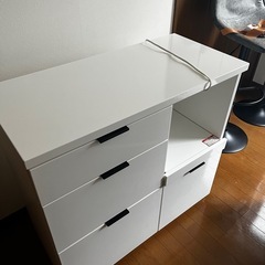 キッチン 収納棚の画像