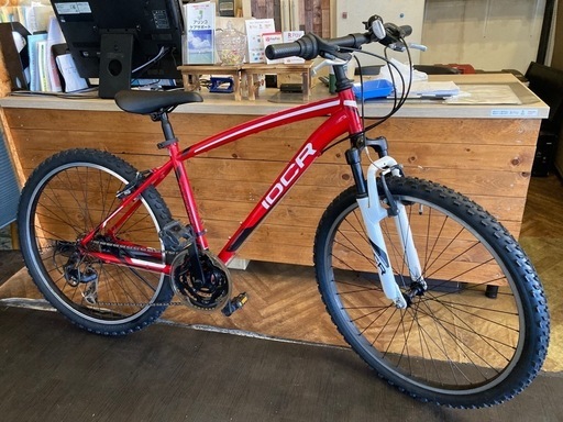 【SALE！4月中防犯登録無料！前後タイヤ・チューブ新品！】フロントサスペンション付き　3×7速　26インチMTB レッド