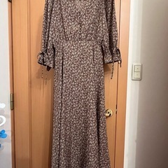 JUNOAH ジュノア　花柄ボリュームスリーブマキシ丈ワンピース...