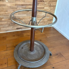 アンティークのコートハンガーの画像