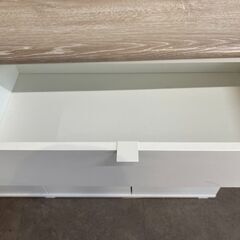 【IKEA】サイドボード VIHALS ヴィーハルス 140x37x75 cm（値下げ交渉可）の画像