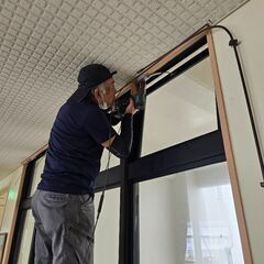 【排煙窓(高窓)修理】【エアコン清掃】梅雨時期のサビ対策や台風がくる前に排煙窓・換気窓の点検、修理、メンテナンスはいかがですか？エアコン清掃もご相談承ります。 − 沖縄県