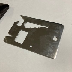 キャンプなどにサバイバルカード　多機能ツールの画像