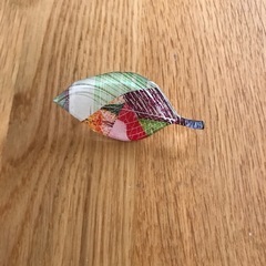 木の葉のブローチ