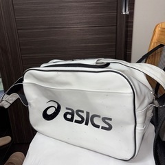 アシックス　エナメルバッグの画像