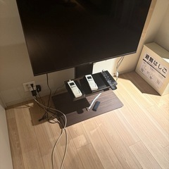 テレビとテレビ台の画像