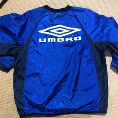 UMBRO ナイロン100% プルオーバー　140cmの画像