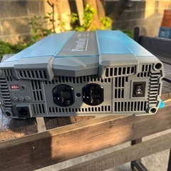 キャンピングカーで活躍 未来舎 正弦波 DC-ACインバーター1500W POWERTITE の画像