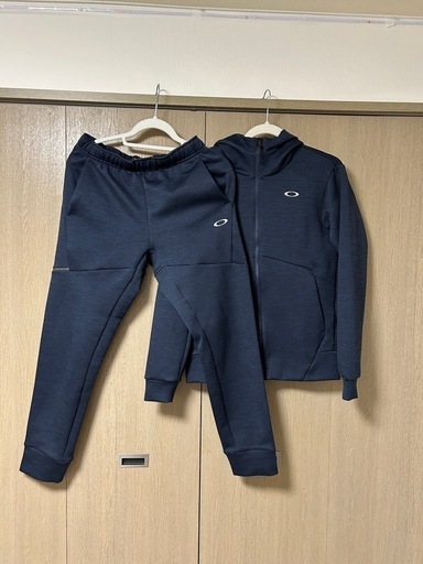 OAKLEY セットアップ ジャージ performance fit 上S下M ネイビー OAKLEY セットアップ ジャージ performance fit 上S下M ネイビー