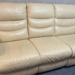 大塚家具(IDC)製の本革3人掛けソファ