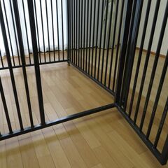 ★ペット用サークル 頑丈タイプ★4分割での組立品です★サイズ・高さ約90ｃｍ・横幅約125ｃｍ・奥行約120cmの画像