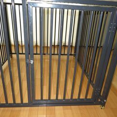 ★ペット用サークル 頑丈タイプ★4分割での組立品です★サイズ・高さ約90ｃｍ・横幅約125ｃｍ・奥行約120cmの画像
