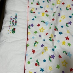 はらぺこあおむしのベビー布団の画像