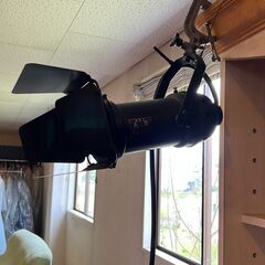 バンドア付きハロゲンスポットライト（舞台照明用）／店舗改装・新築建て替えに伴い、装飾品・備品・家具を譲渡いたしますの画像