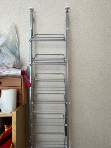 突っ張り壁面薄型シューズラック