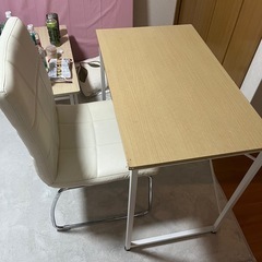 テーブルとイス
