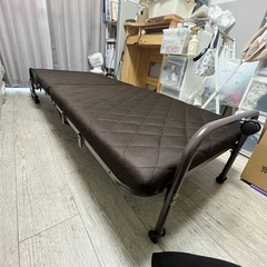 折りたたみ式ベットの画像