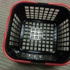 プラスチック かご （黒×赤）お譲りします。＊石川県＊美川より＊期間限定の画像