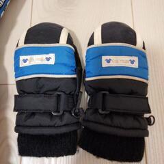 110sizeつなぎのスノーウェアと手袋の画像
