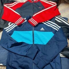 140センチ❗シャカシャカadidasジャンパー&adidasジャージ子供服男の子❗１２０&１３０サイズ❗アディダスジャージ上❗&オマケ程度の下１２０size付き❗の画像
