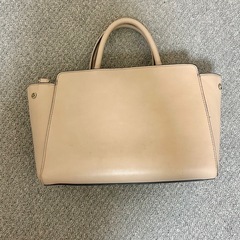 ピンクベージュ バッグの画像