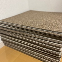 (決定)タイルカーペットの画像